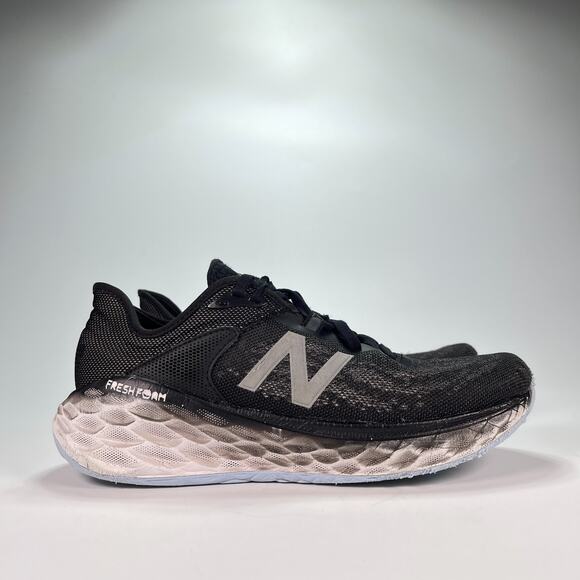 New Balance Fresh Foam More v2 Black Running Shoes Cushioned Comfort Womens Sz 8 - Picture 1 of 11